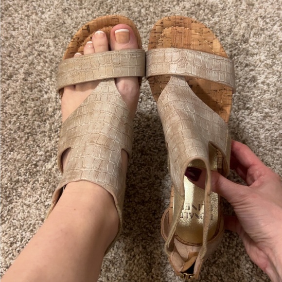 Donald J Pliner Wedge Sandal - Picture 9 of 13